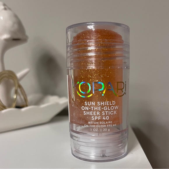 Kopari Beauty Sun Shield On-The-Glow
Sheer Stick Sunscreen SPE 40 - Picture 11 of 11